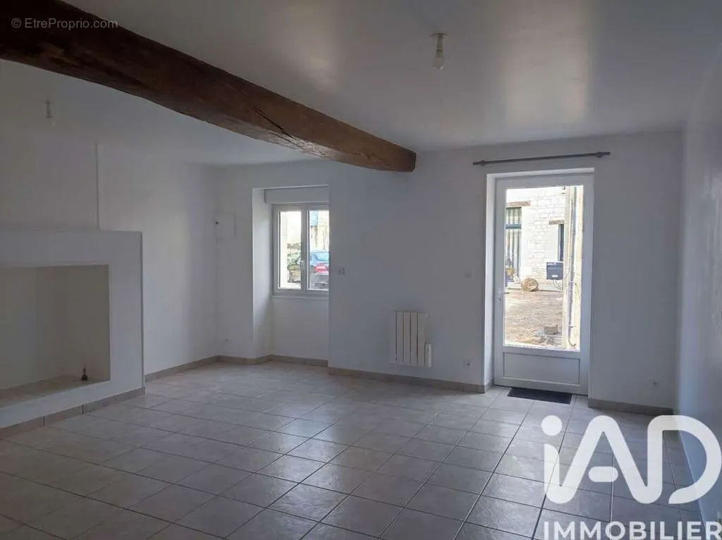 Maison de Village Rénovée au Calme à Bournand