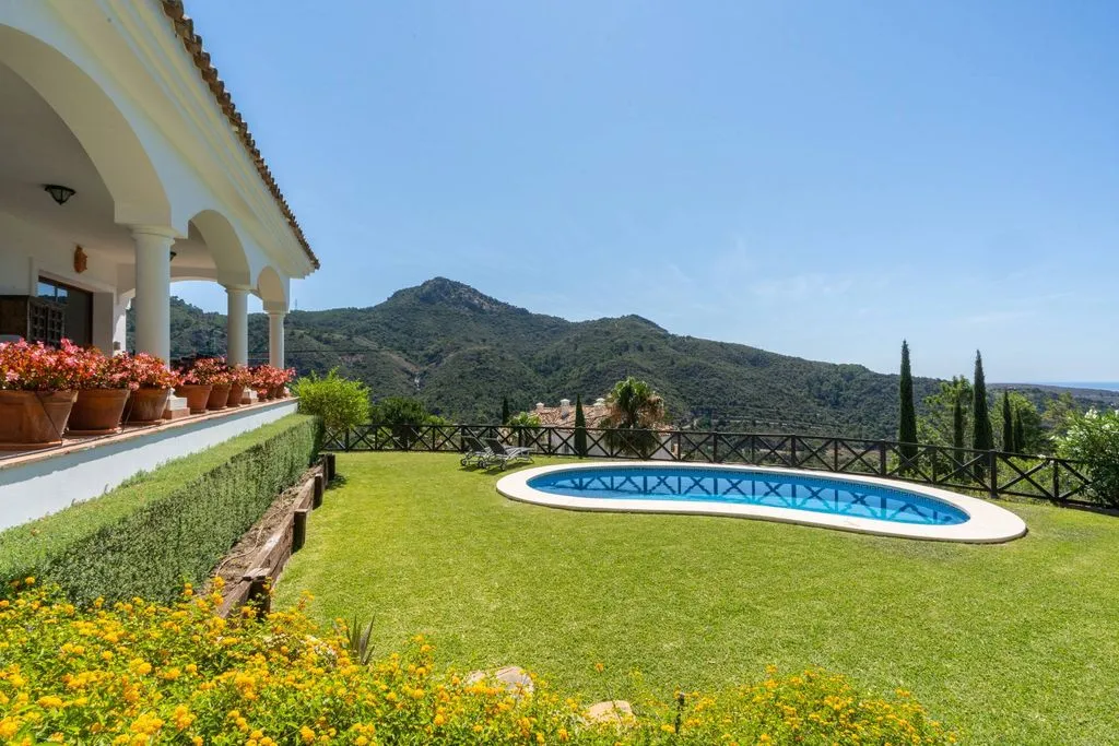 Piscine - Luxury Villa with Sea Views in Benahavis