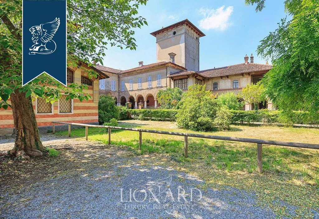 Esterno - 15th-Century Palace with Tower in Lombardy