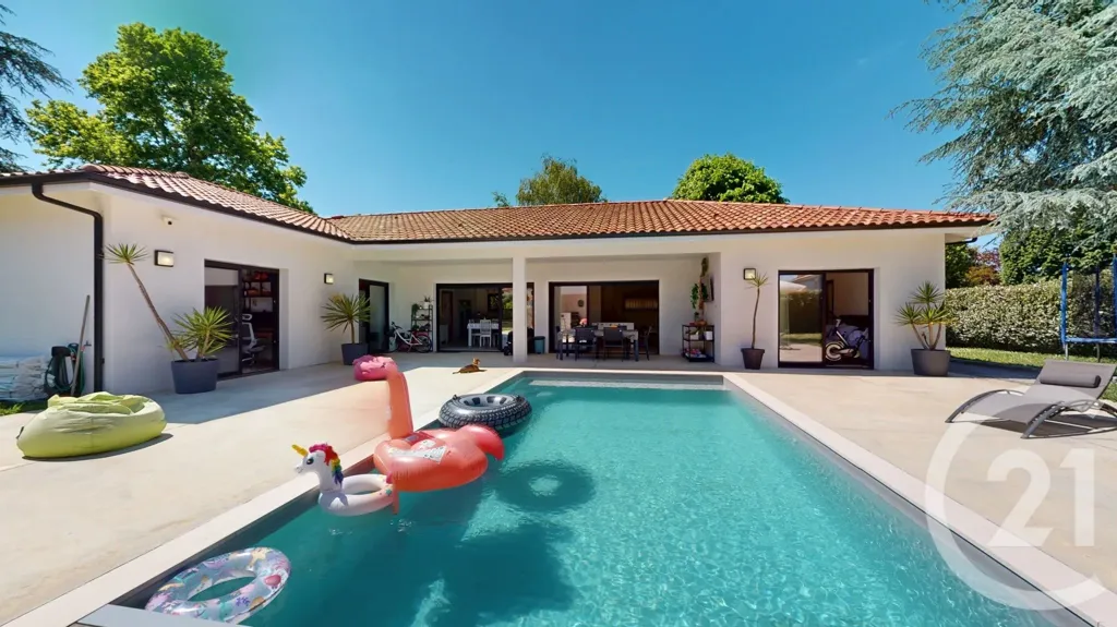 Piscine - Maison Contemporaine avec Piscine à Orthevielle