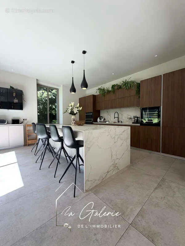 Kitchen - Charming House with Pool in Tencin
