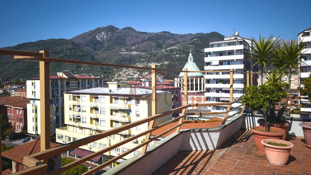 Terrasse - Penthouse with Panoramic View in Massa Centre