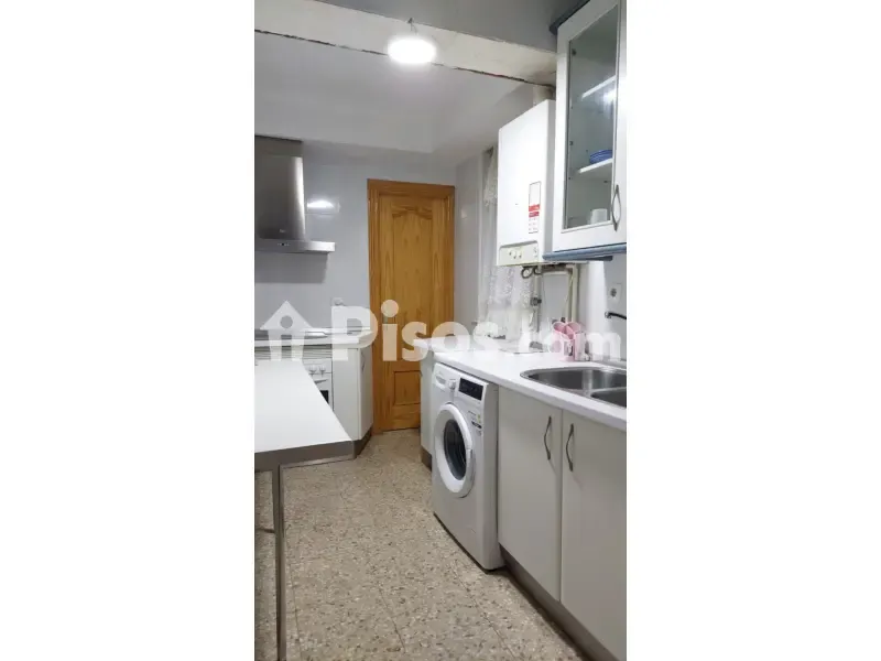 Cocina - Piso exterior con balcón en Calle de García de Loaysa