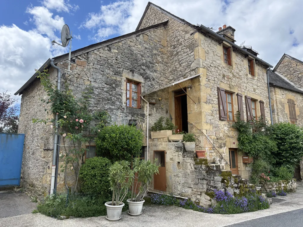 Esterno - Authentic Village House with Garden in Pierrefiche