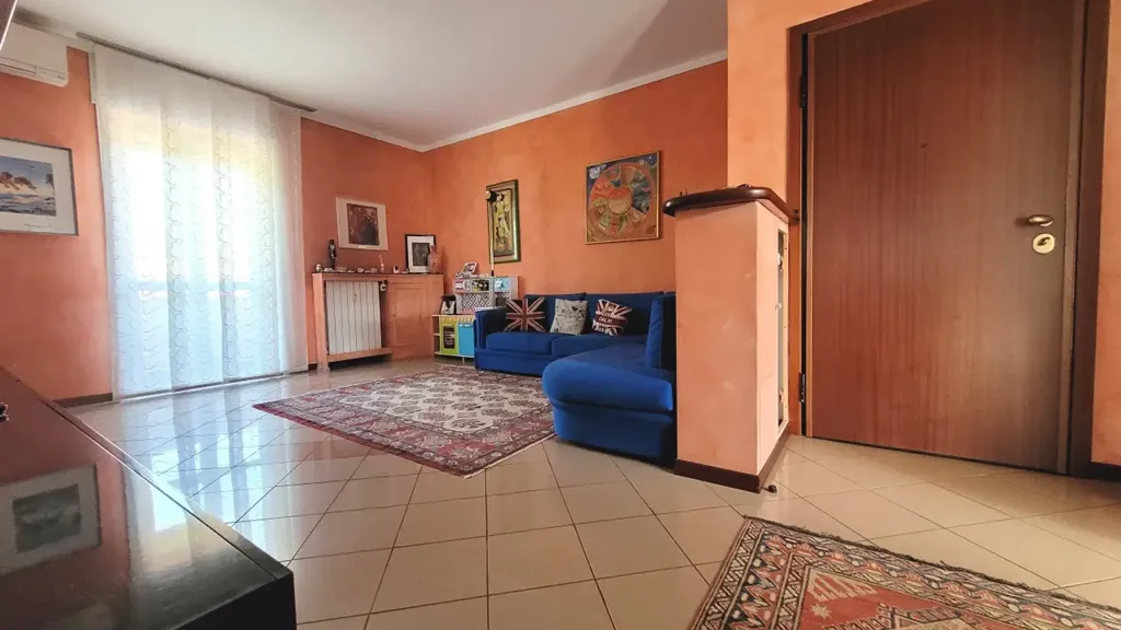 Séjour - Central Trilocale with Balcony in Bovezzo
