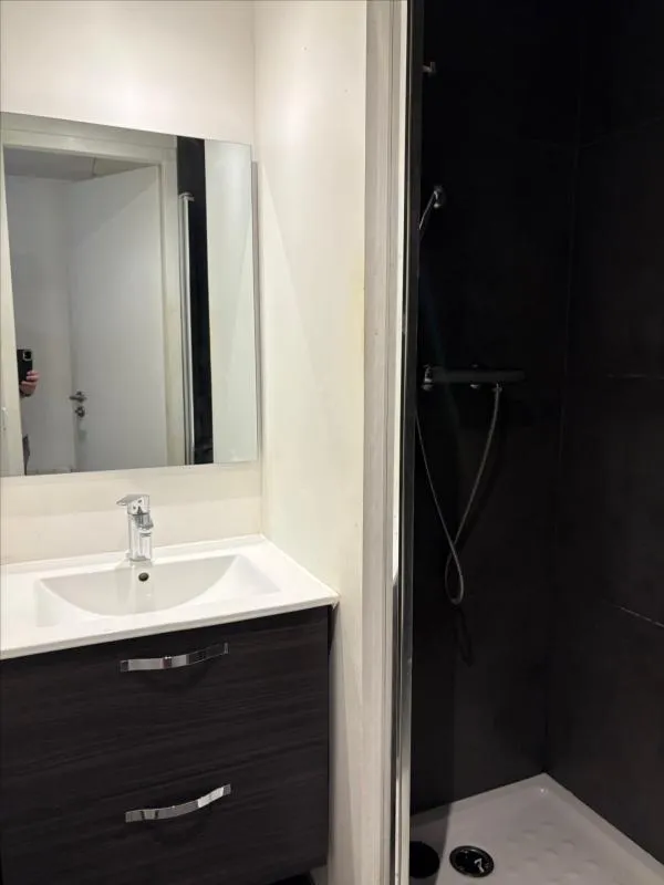 Salles de bain - Appartement T2 en Sous-Sol - Rue Victor Hugo - Nancy
