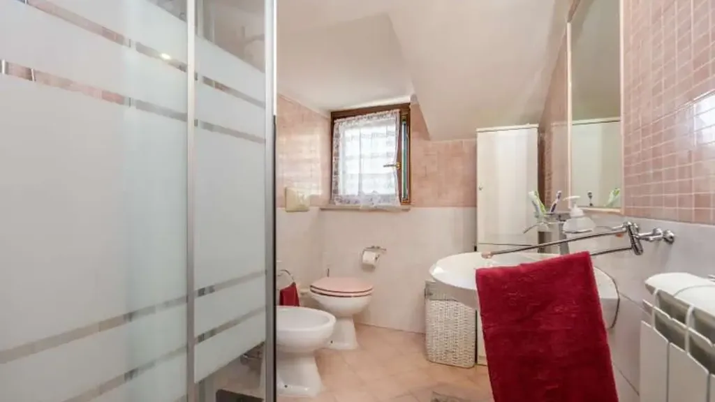 Salles de bain - Villa with Garden in Guidonia Montecelio