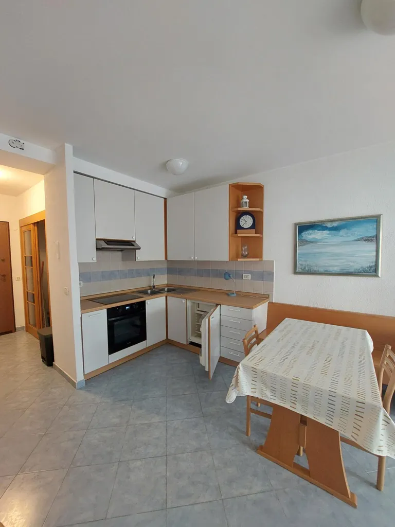 Salle à manger - Appartement Meublé avec Balcon à Garavan
