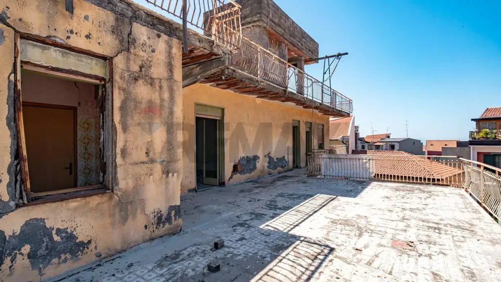 Terrasse - Commercial Space with Apartments in Belpasso