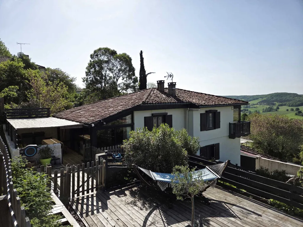 Terrasse - Villa Rénovée avec Piscine sur les Hauteurs de Penne d'Agenais