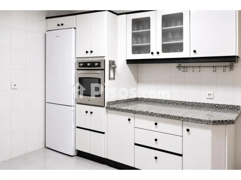 Köök - Spacious 4-Bedroom Flat in Teatinos