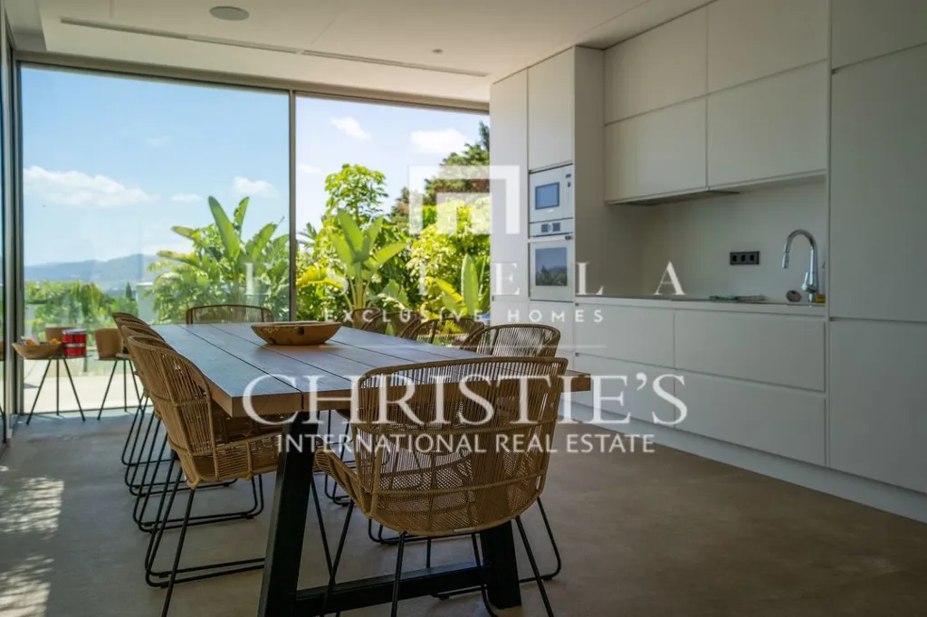 Cuisine - Luxury Villa with Infinity Pool in Talamanca