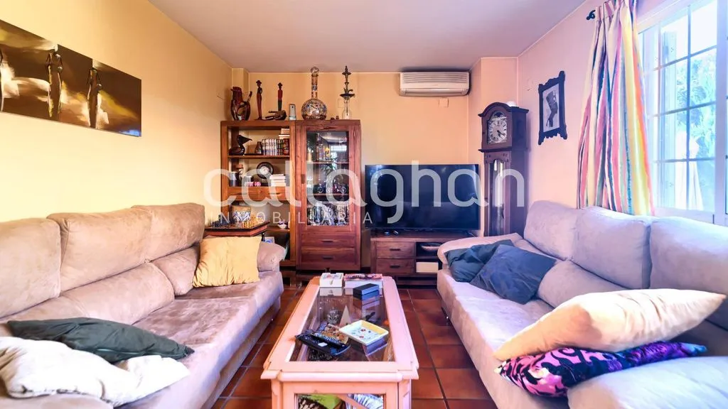 Living Room - Luxury Detached House with Pool in Paterna