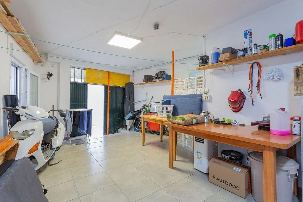 Buanderie - Three-Bedroom House with Terrace in Ítrabo