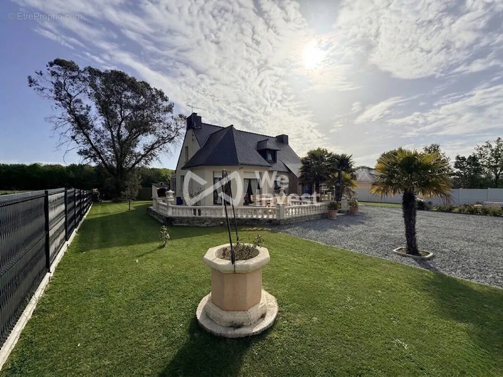 Aed - Well-Maintained House with Garden in Plessé
