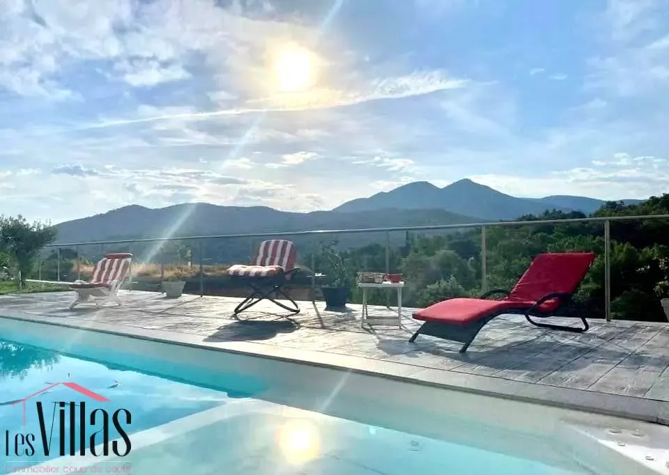 Piscine - Villa Contemporaine avec Piscine près de Cér