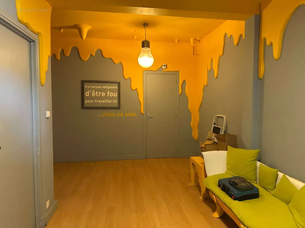 Esik - Office/Residential House with Parking in Clermont-Ferrand