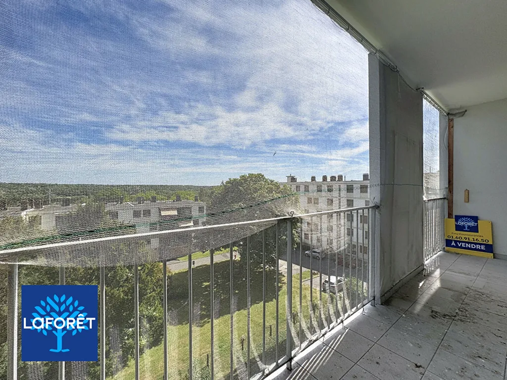 Balcone - 3-Bed Apartment with Balcony in Evry-Courcouronnes