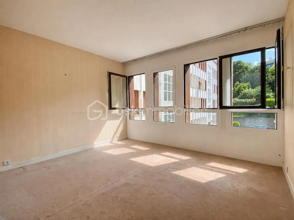 Pièces - Appartement 4 Pièces avec Balcon dans Résidence Calme