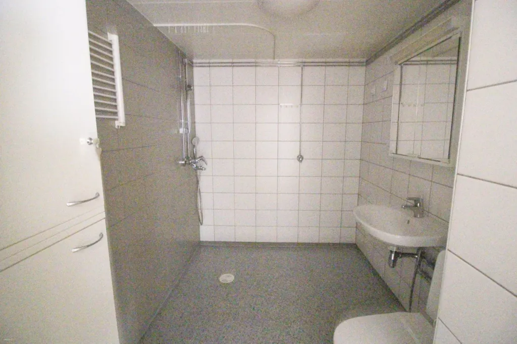 Vannitoad - Spacious Flat with Balcony in Länsimäki, Vantaa