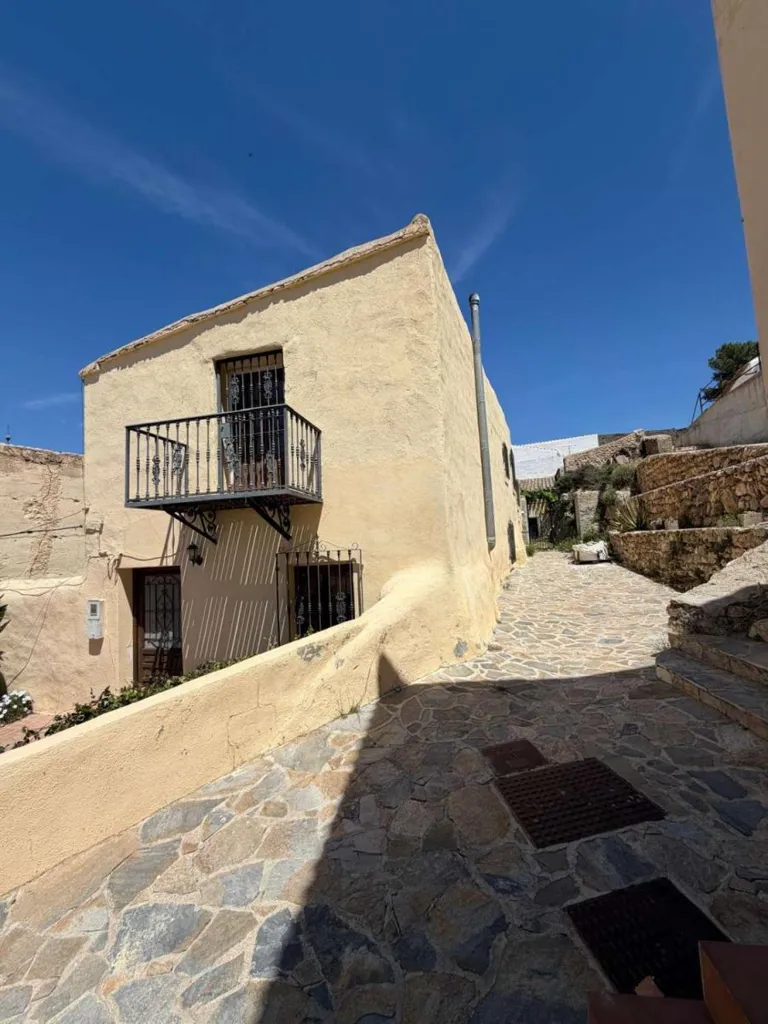 Jardin - 3-Bedroom House with Mountain Views in Oria