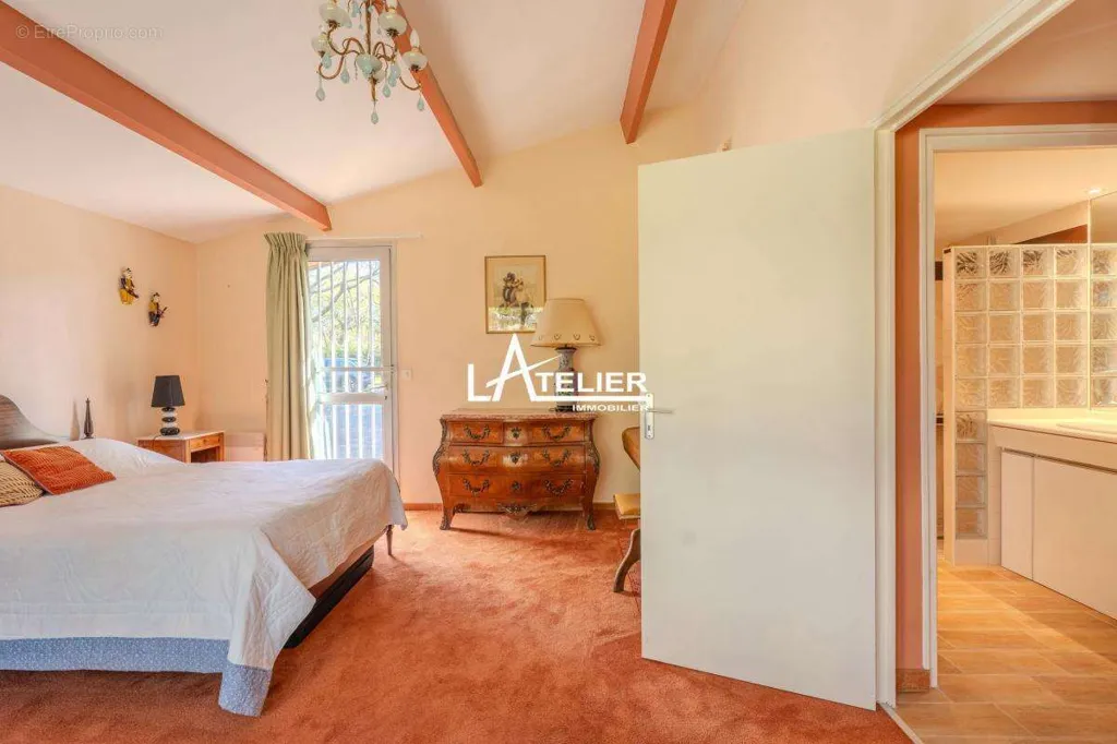 Magamistoad - Spacious Property with Pool in Sautron