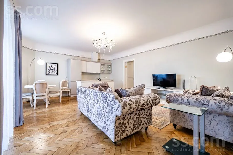 Elutuba - Art Nouveau Flat with Balcony in Riga Centre