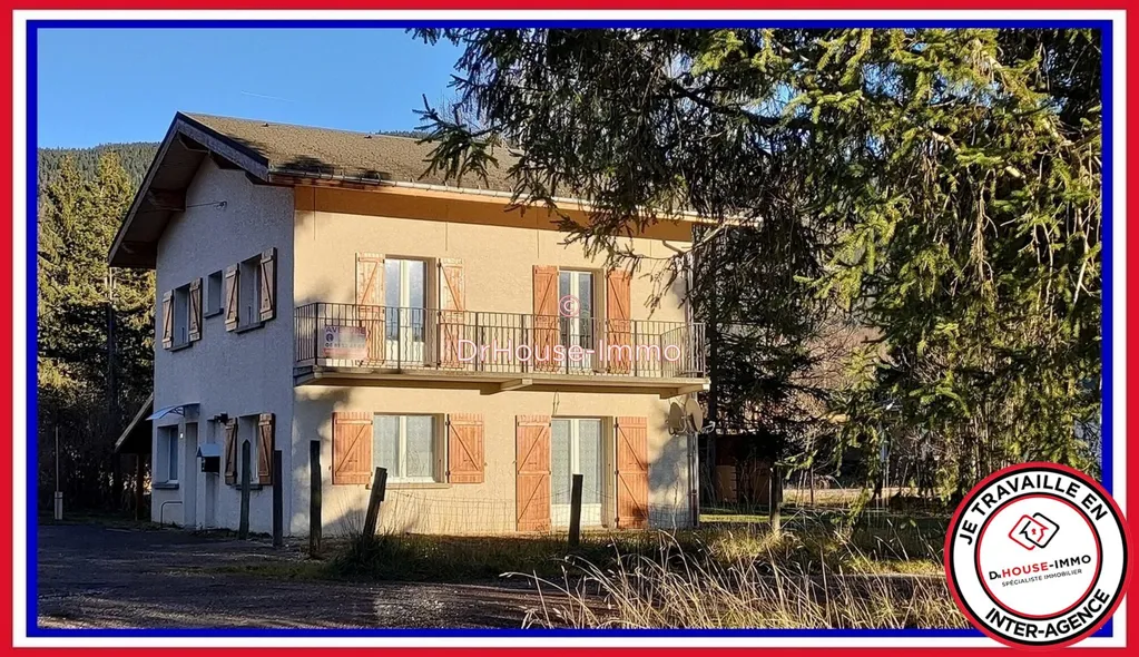 Extérieur - Maison Rénovée avec Terrain Arboré à Autrans