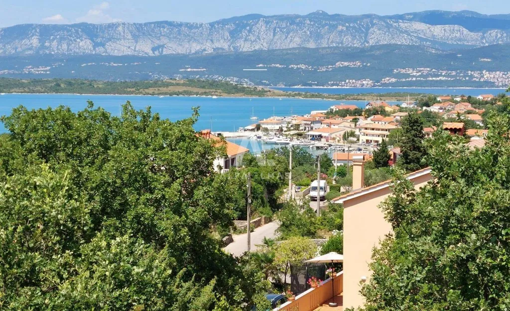 Apartment with Sea View in Soline, Dobrinj