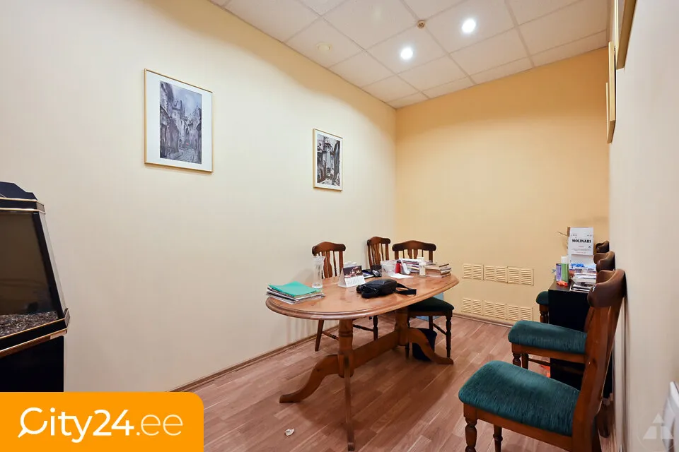 Bureau - Commercial Space with Large Windows in Riga