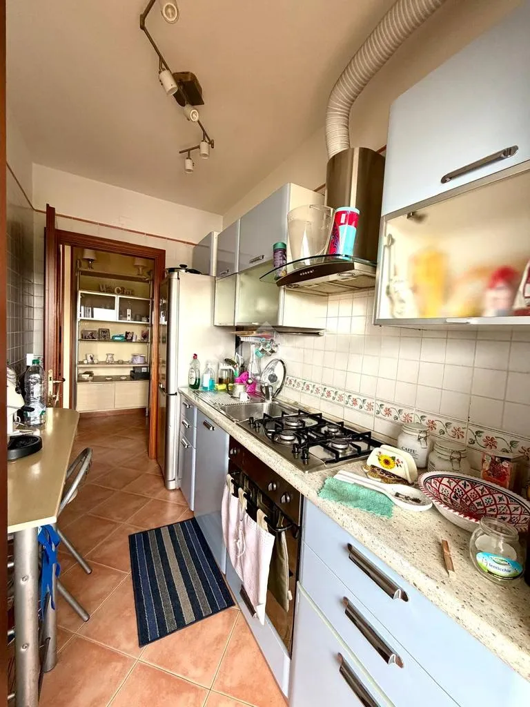 Cuisine - Bright 2-Bedroom Apartment with Terrace in Rome