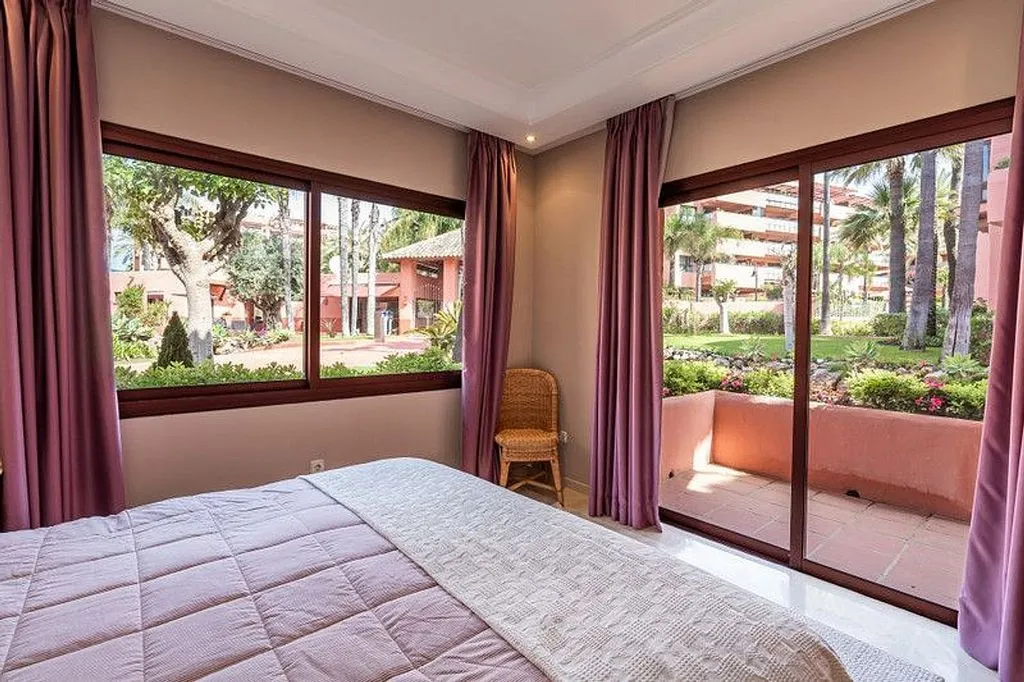 Magamistoad - T2 Apartment with Pool in El Padrón, Estepona