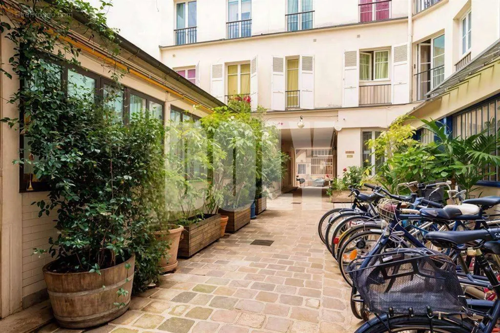 Jardin - Loft à Usage Mixte avec Deux Entrées à Paris