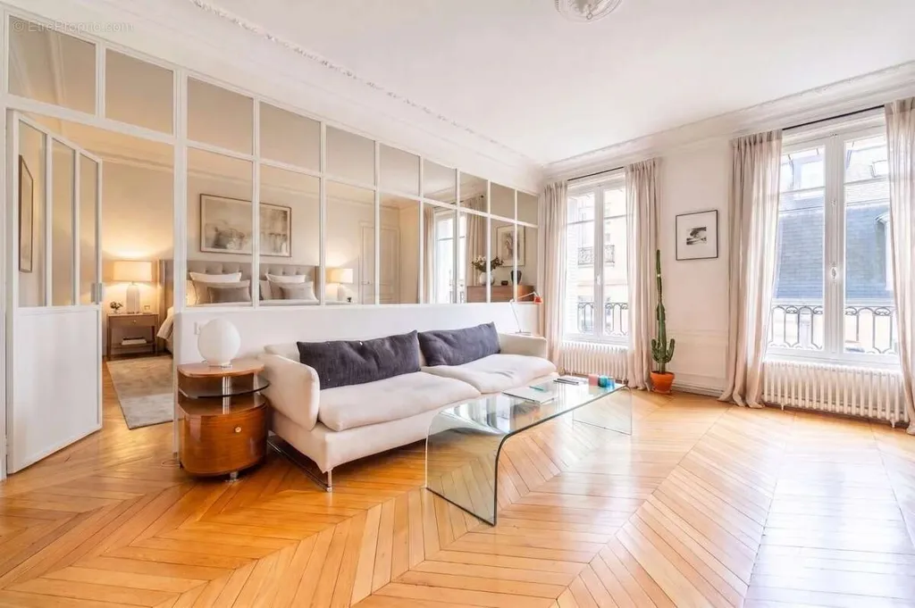Living Room - Apartment with Balcony in Historic Marais
