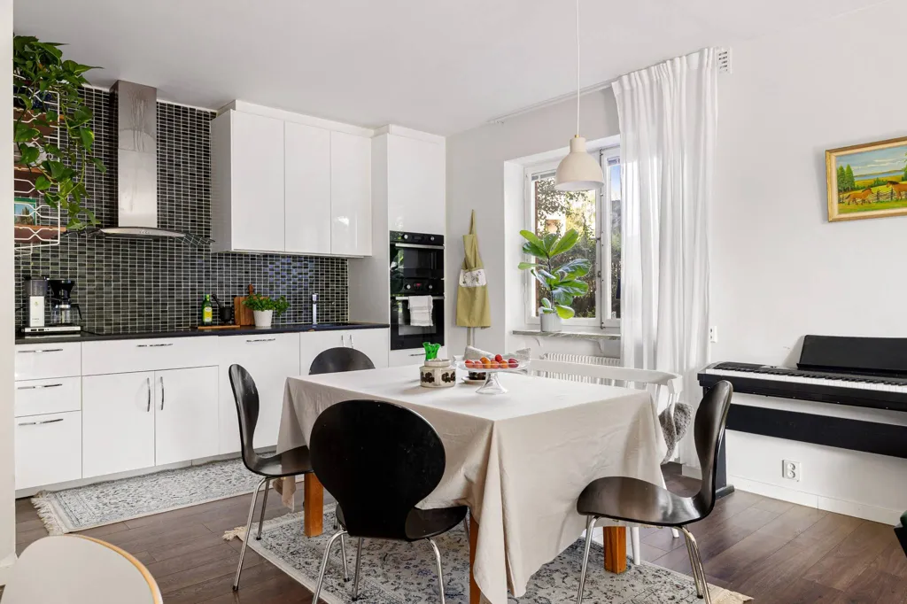 Sala da pranzo - Charming Apartment with Balcony in Råsunda