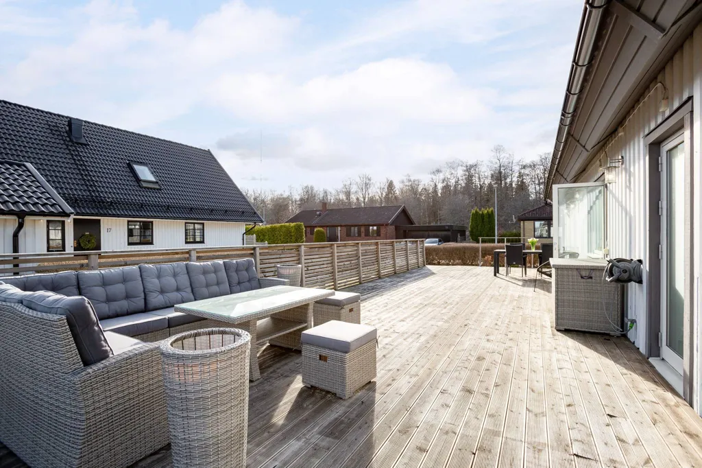 Terrasse - Two-Storey House with Balcony in Jönköping