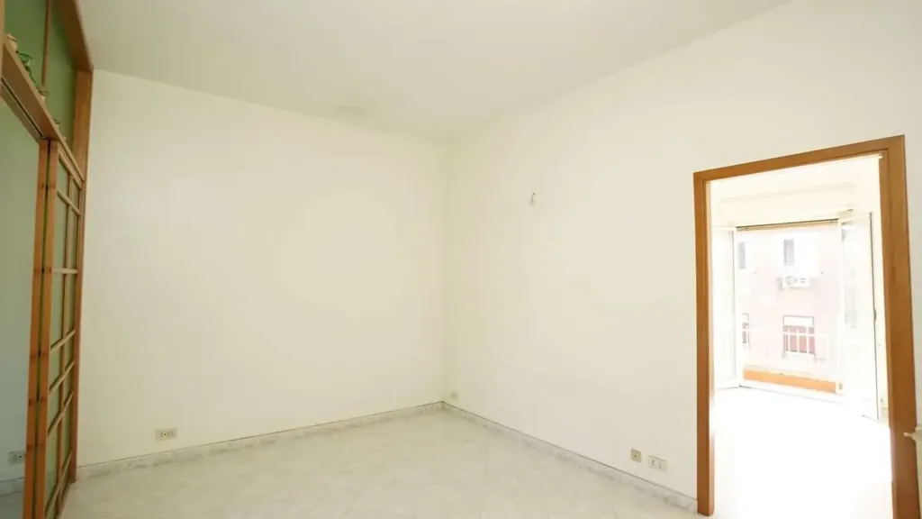 Toad - 2-Bedroom Apartment with Balcony in Messina