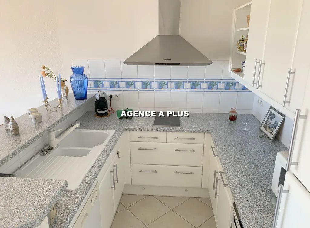Cuisine - Appartement Traversant Vue Port à Plage Nord