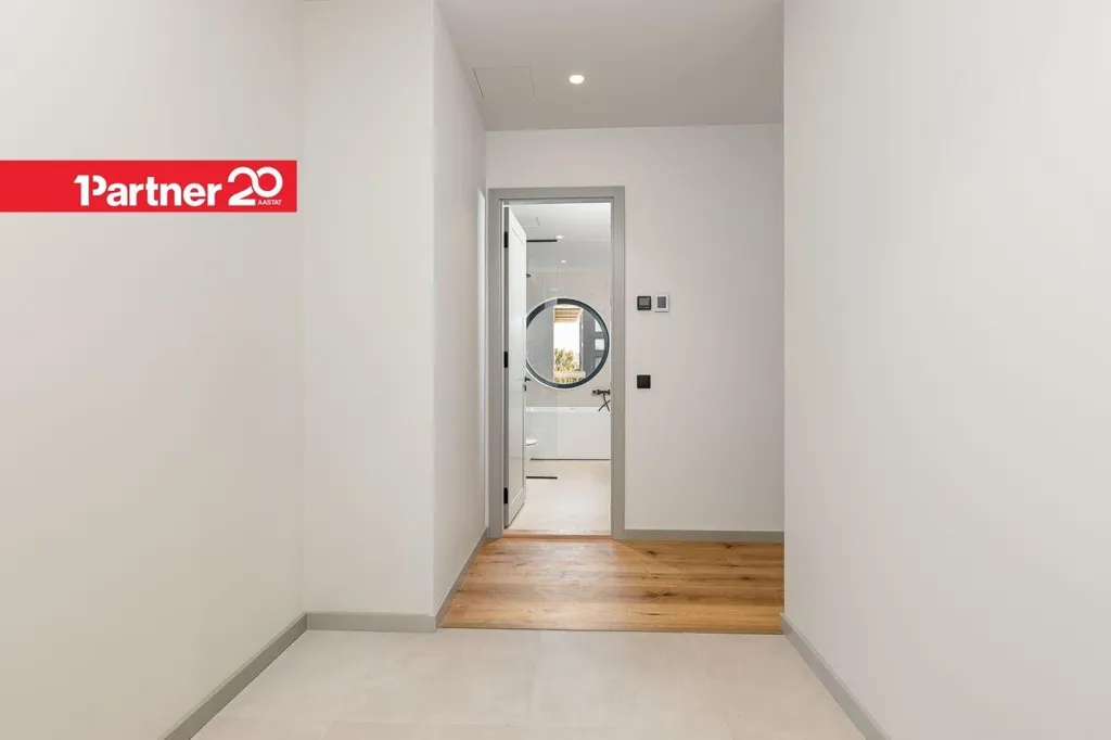 hallway_entrance