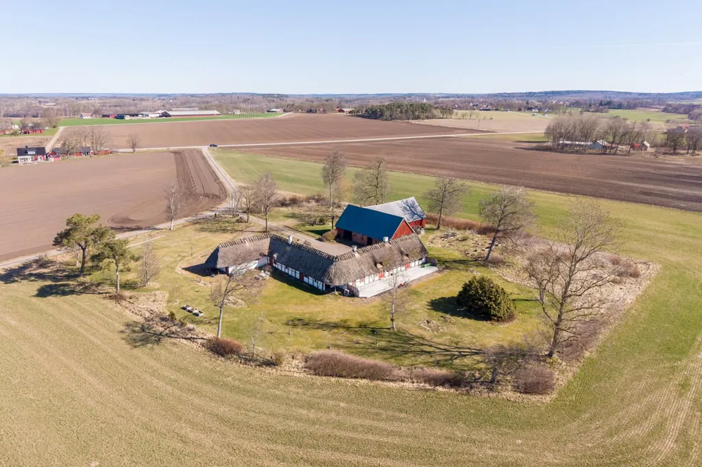 Õhuvaade - Historic Cross-Vaulted Farmhouse with Restaurant in Halland
