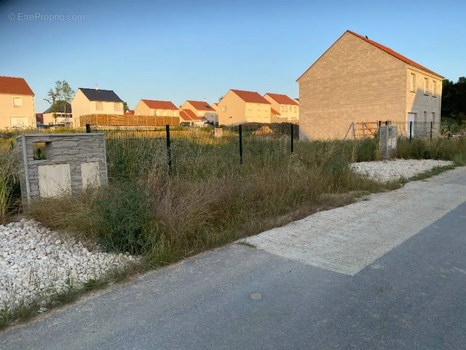 Aed - Buildable Plot with Garden in Longpont-sur-Orge