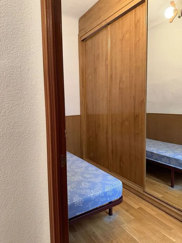 Chambres - 3-Bedroom Flat with South Orientation in Chamberí