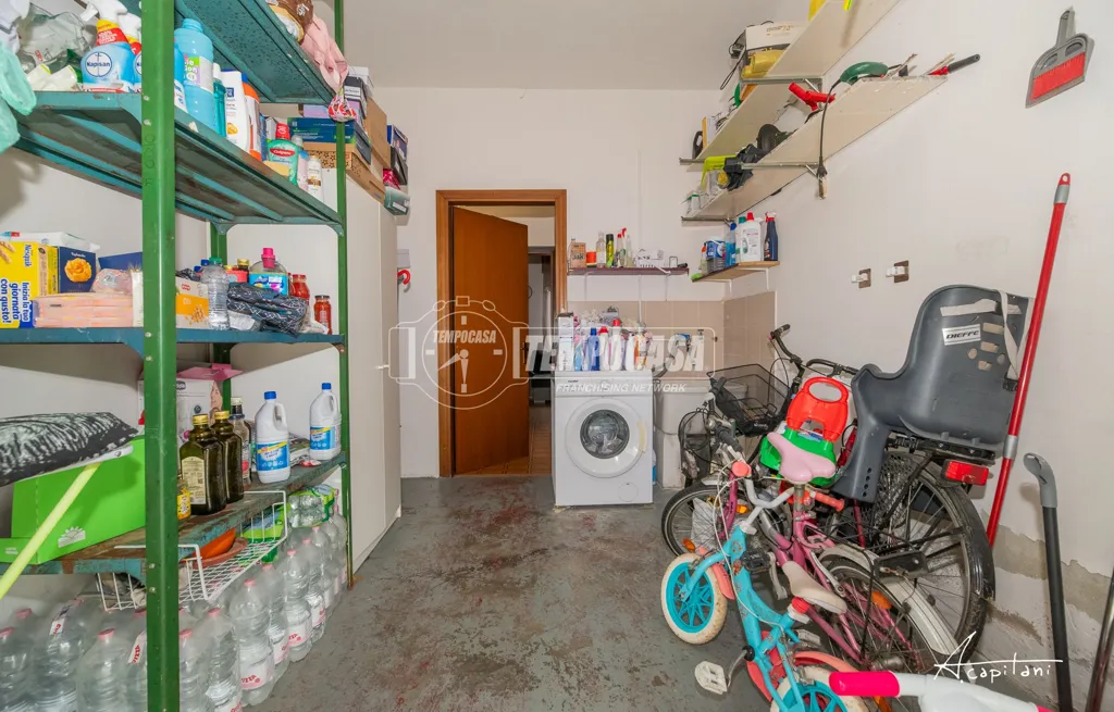 Buanderie - Ground Floor Apartment with Garage in Limidi