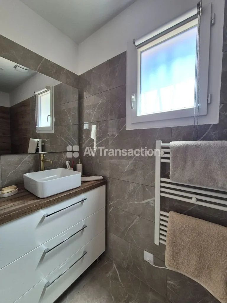 Bathrooms - Contemporary House with Pool in Lorgues