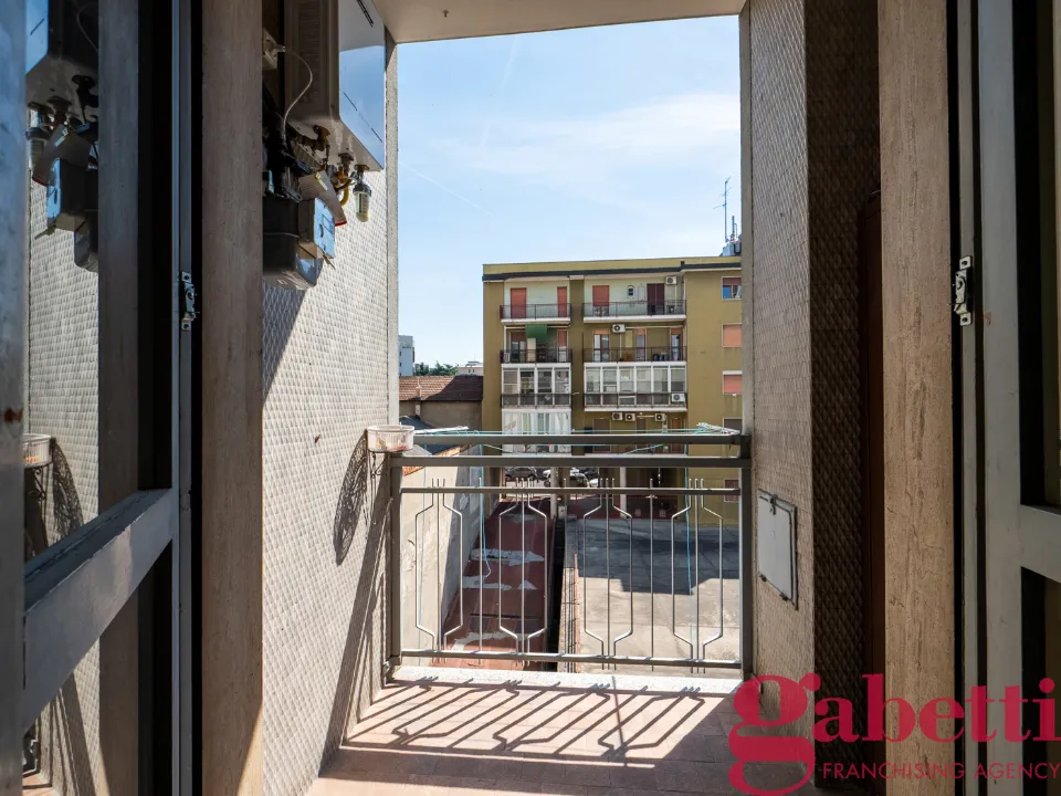 Balcon - Triplex with Balconies in Lambrate, Milan