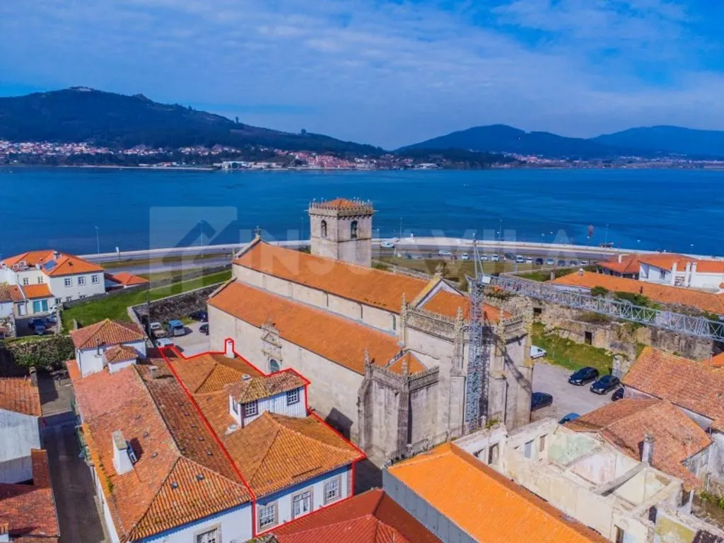 Vue aérienne - Luxury House with Historical Facades in Caminha