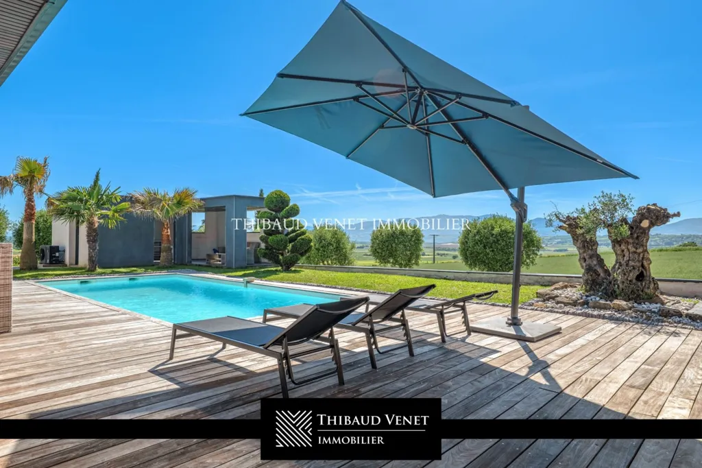 Piscine - Propriété Contemporaine avec Piscine à 10 min de Vienne