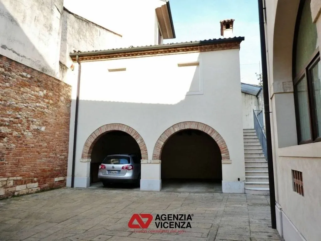 Garage - Historic Office with Elevator in Vicenza