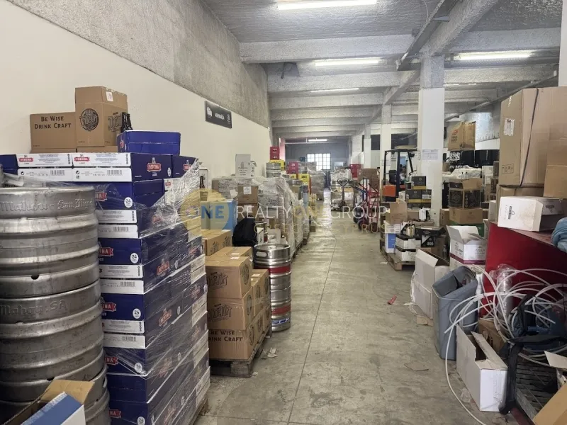 Pesuköök - Ground Floor Warehouse with City View in Votanikos