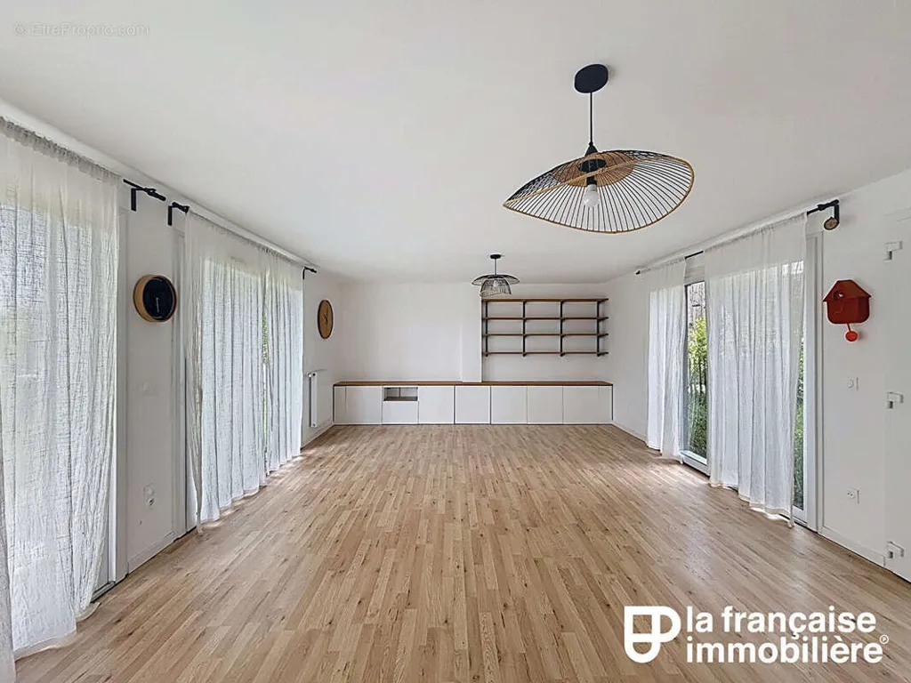 Séjour - Maison Container Moderne avec Jardin à Thorigné-Fouillard